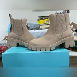 Vepose lug sole shoe